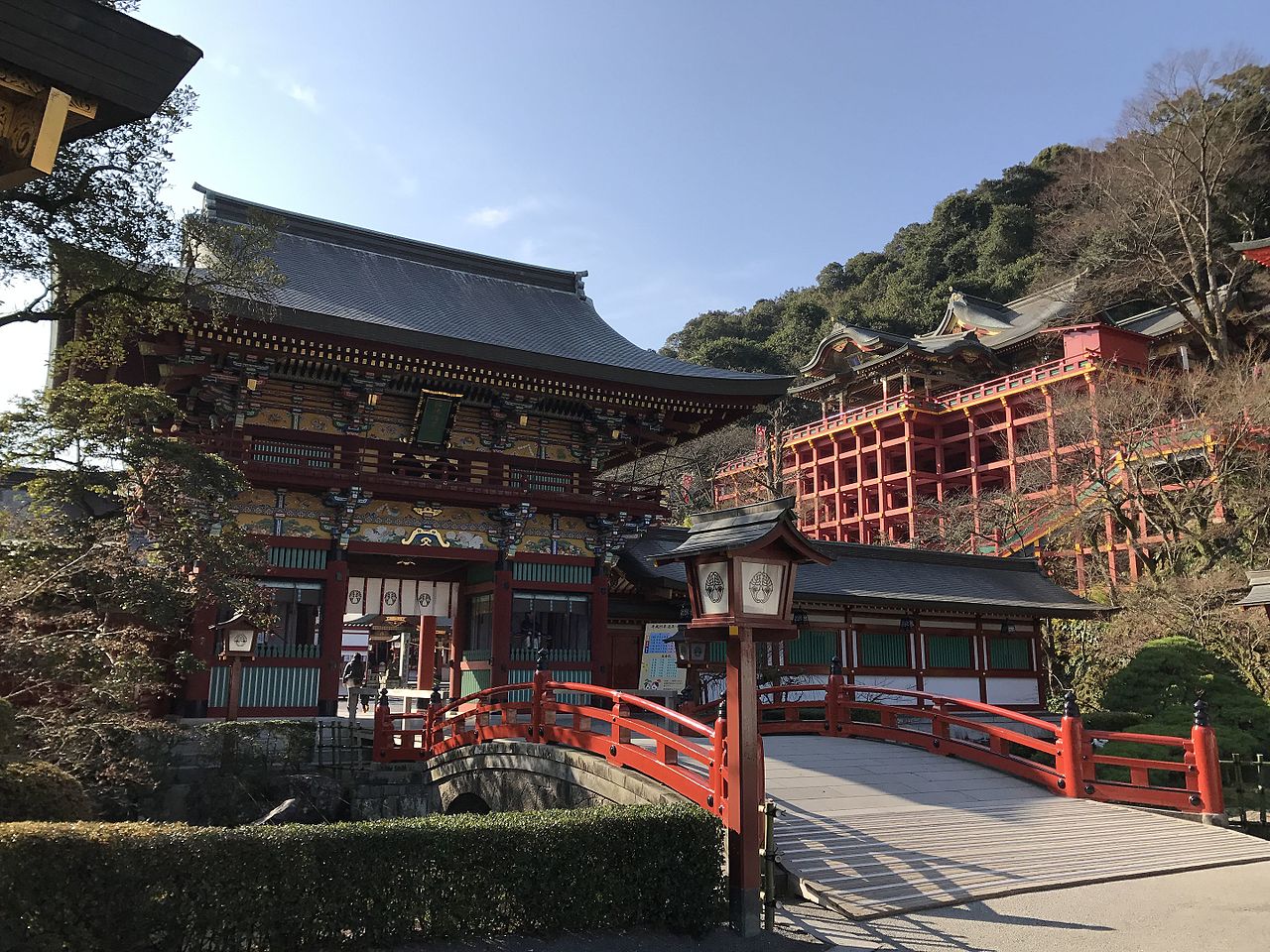 Plateau laqué vermillon Hizen Shu-Urushi : l’obon rouge sanctuaire de Saga [2026]