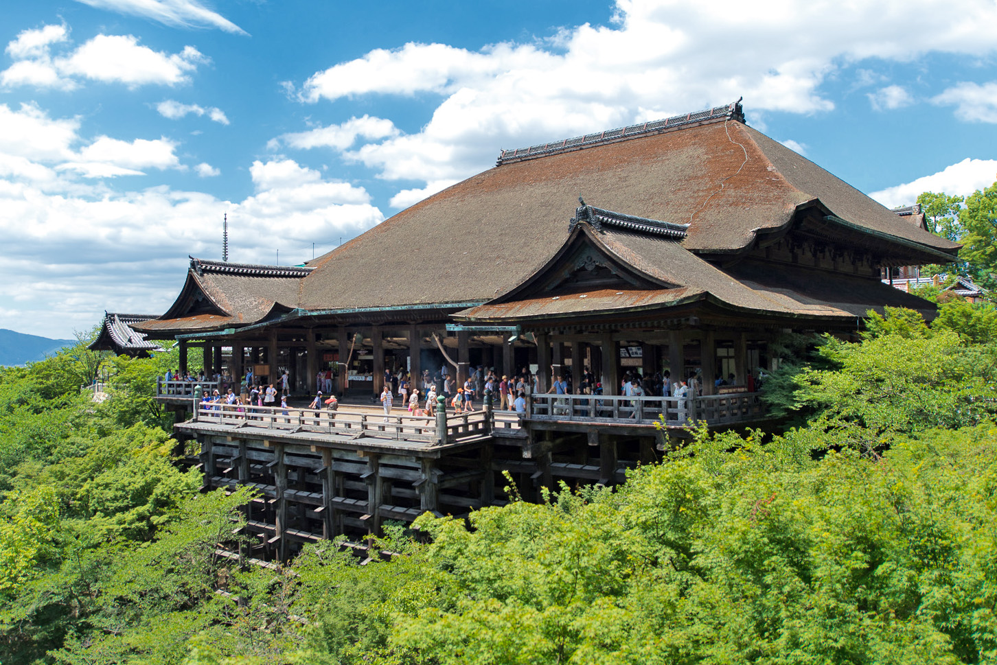 Kiyomizu-dera main hall (Hondō) and wooden veranda