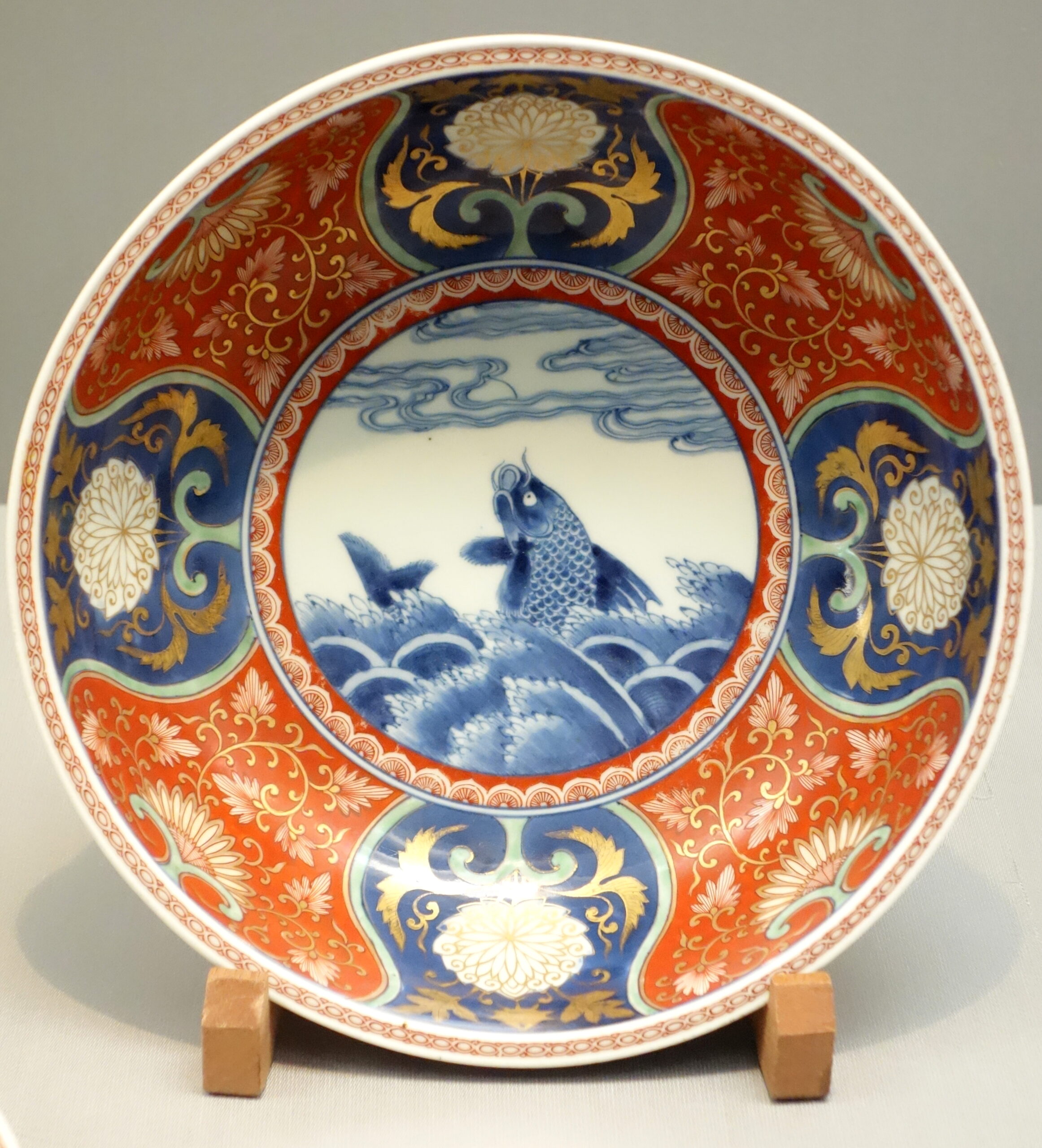 Imari ware bowl with stormy seascape, 17th-18th century