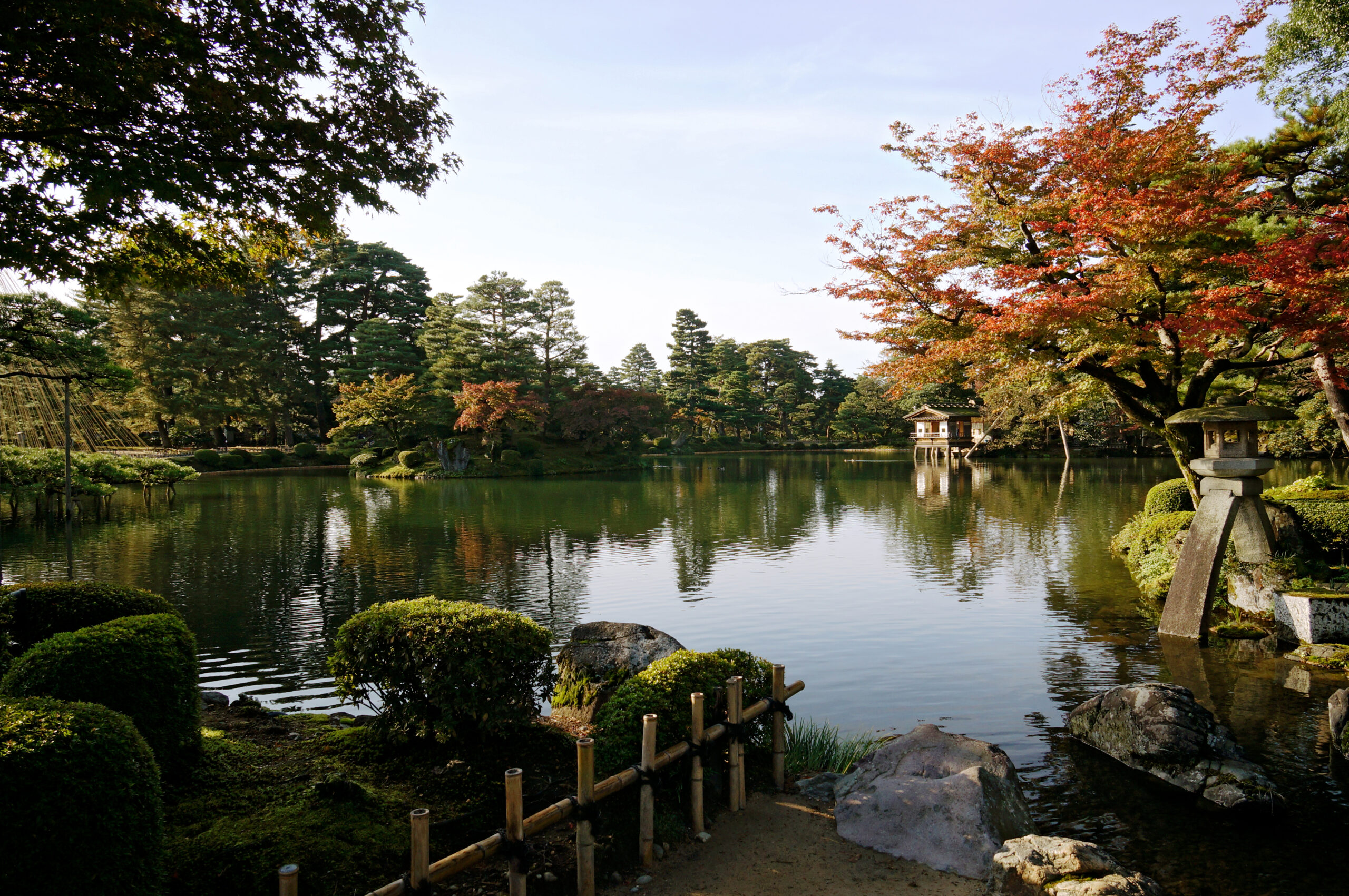 Kenroku-en garden, the Maeda clan's classical garden in Kanazawa — autumn at the Kotoji lantern