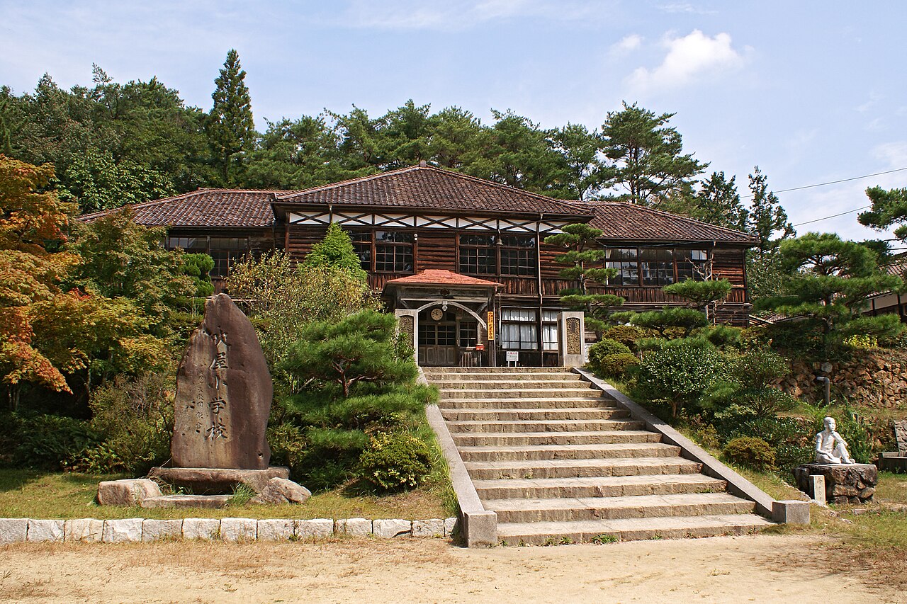 The red bengara-pigment streetscape of Fukiya in the Takahashi highlands, Okayama