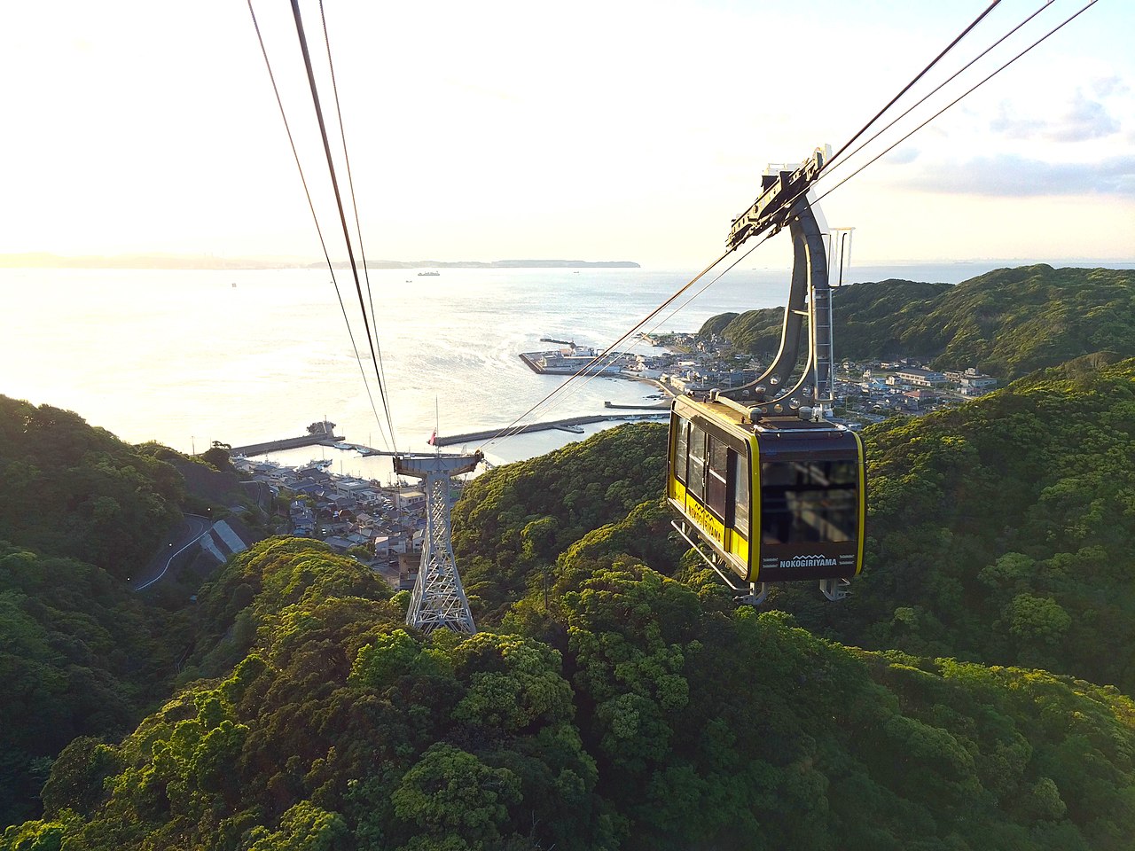 Le téléphérique et les falaises abruptes du Nokogiriyama sur la péninsule de Boso, à Chiba
