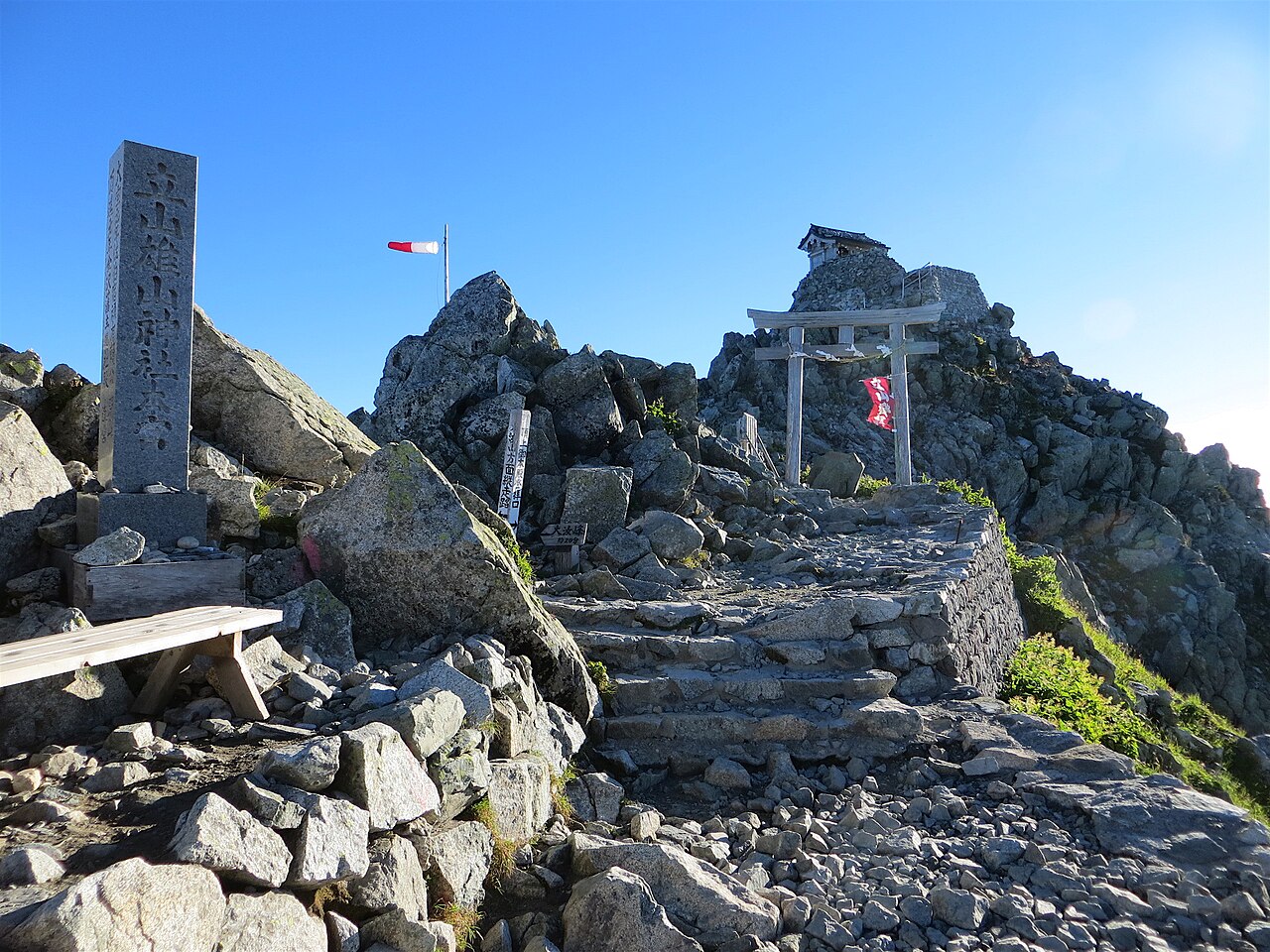 Mine-honsha, le sanctuaire sommital du sanctuaire d'Oyama sur le mont Tateyama