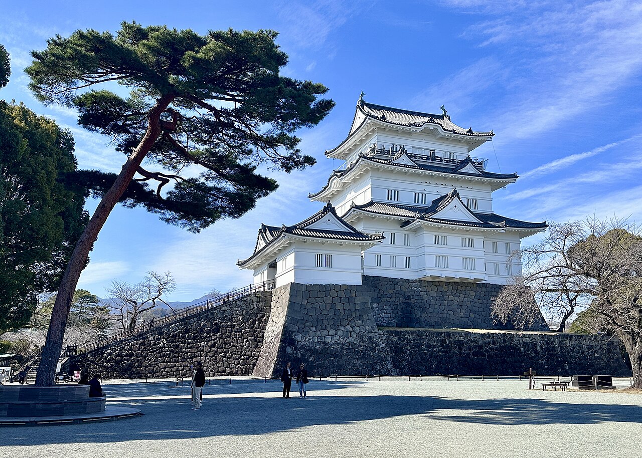 Odawara Castle, seat of the domain that governed the Hakone craft district