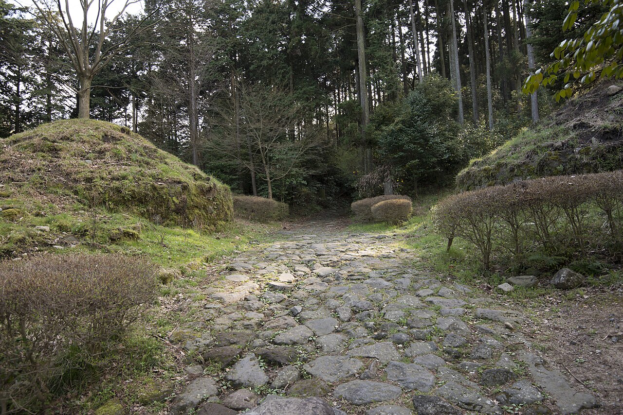 The old Hakone highway near Hatajuku, the post town at the heart of yosegi-zaiku production