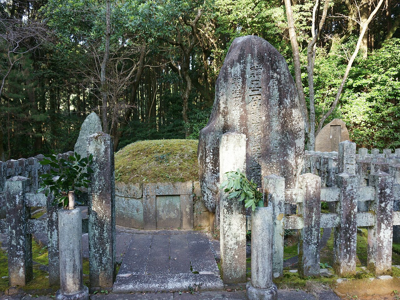 Memorial to Nabeshima Naomasa, the modernizing daimyo of the Saga domain