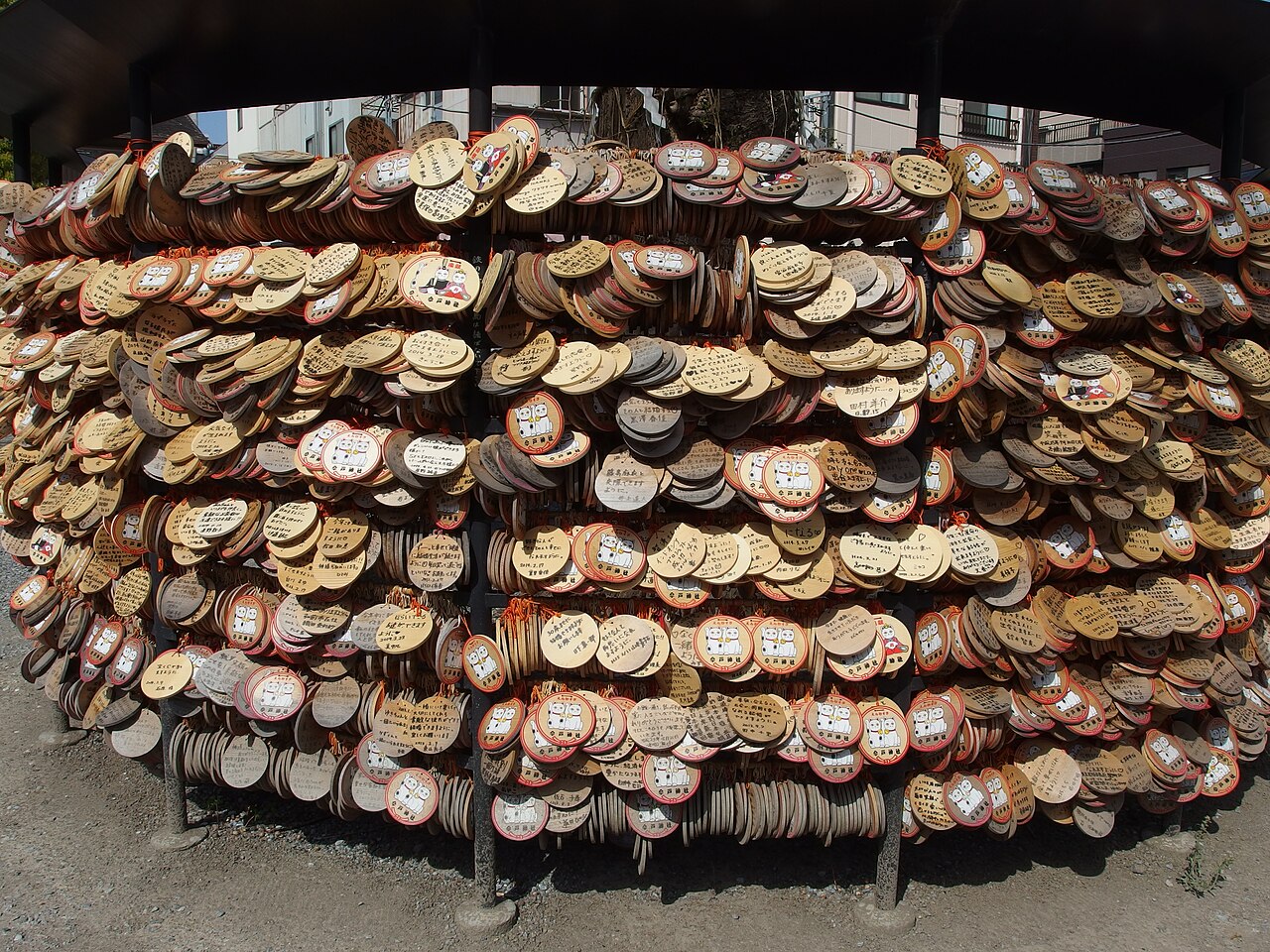 Imado Shrine in Asakusa, Tokyo, popularly cited as a birthplace of the maneki-neko
