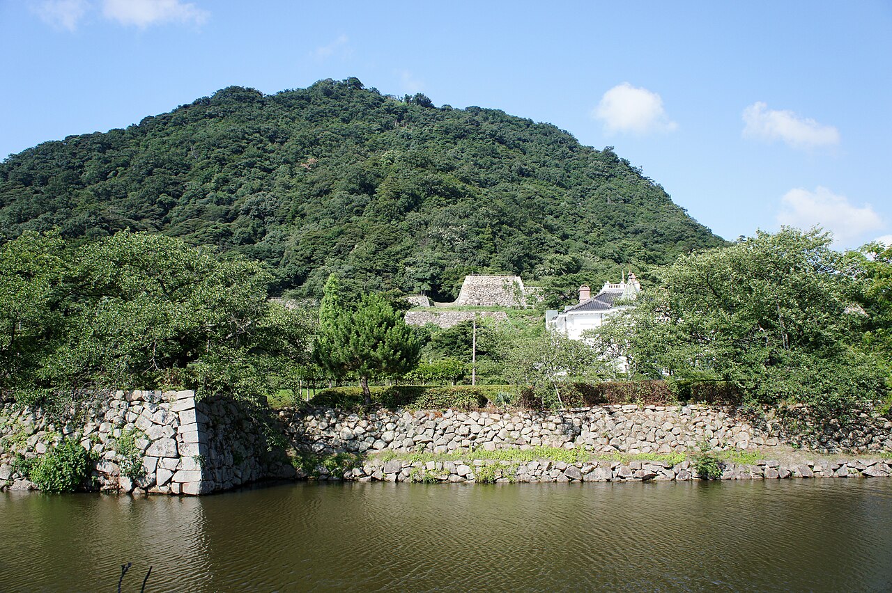 Les ruines de pierre du château de Tottori, siège du clan Ikeda