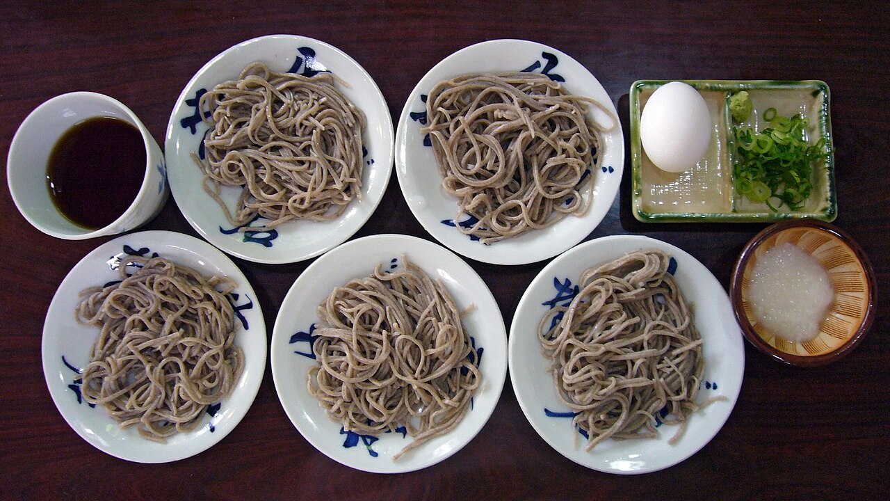 Izushi sara-soba served on a stack of small white Izushi-yaki plates