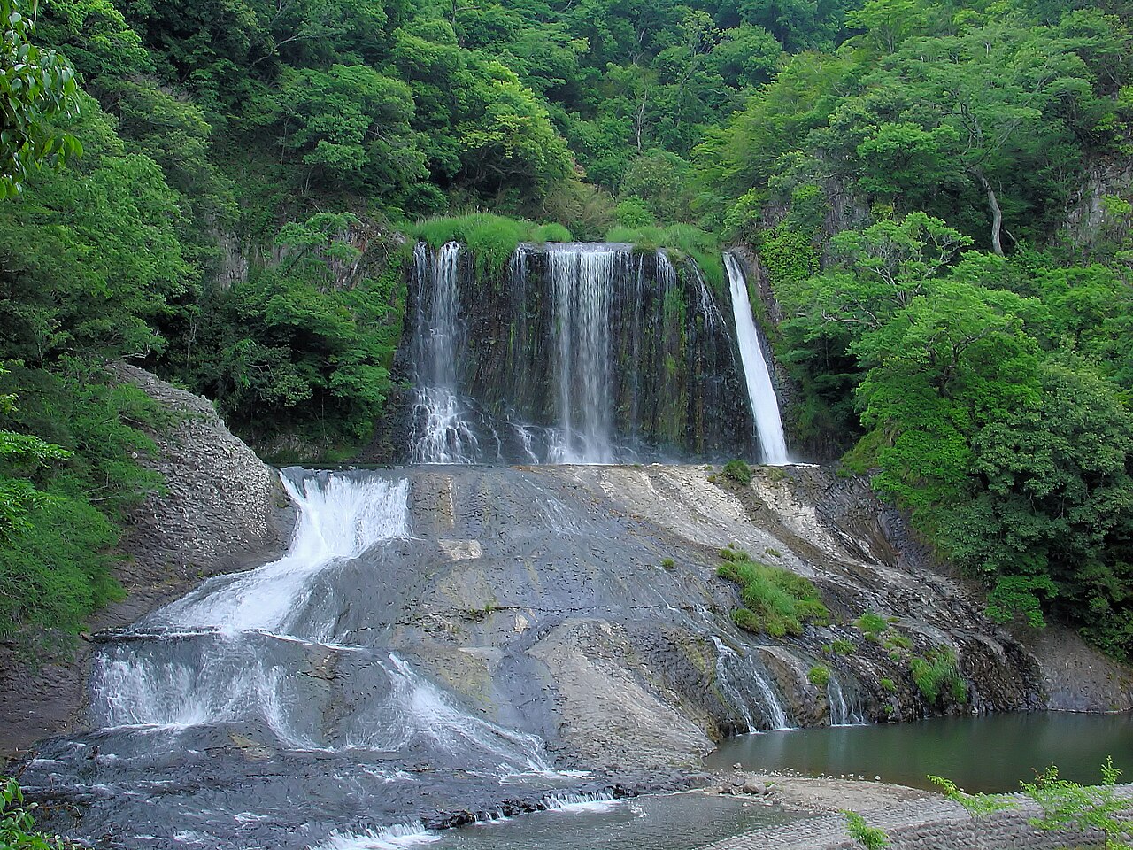 Ryumon Falls on the Naka River in Nasu-Karasuyama