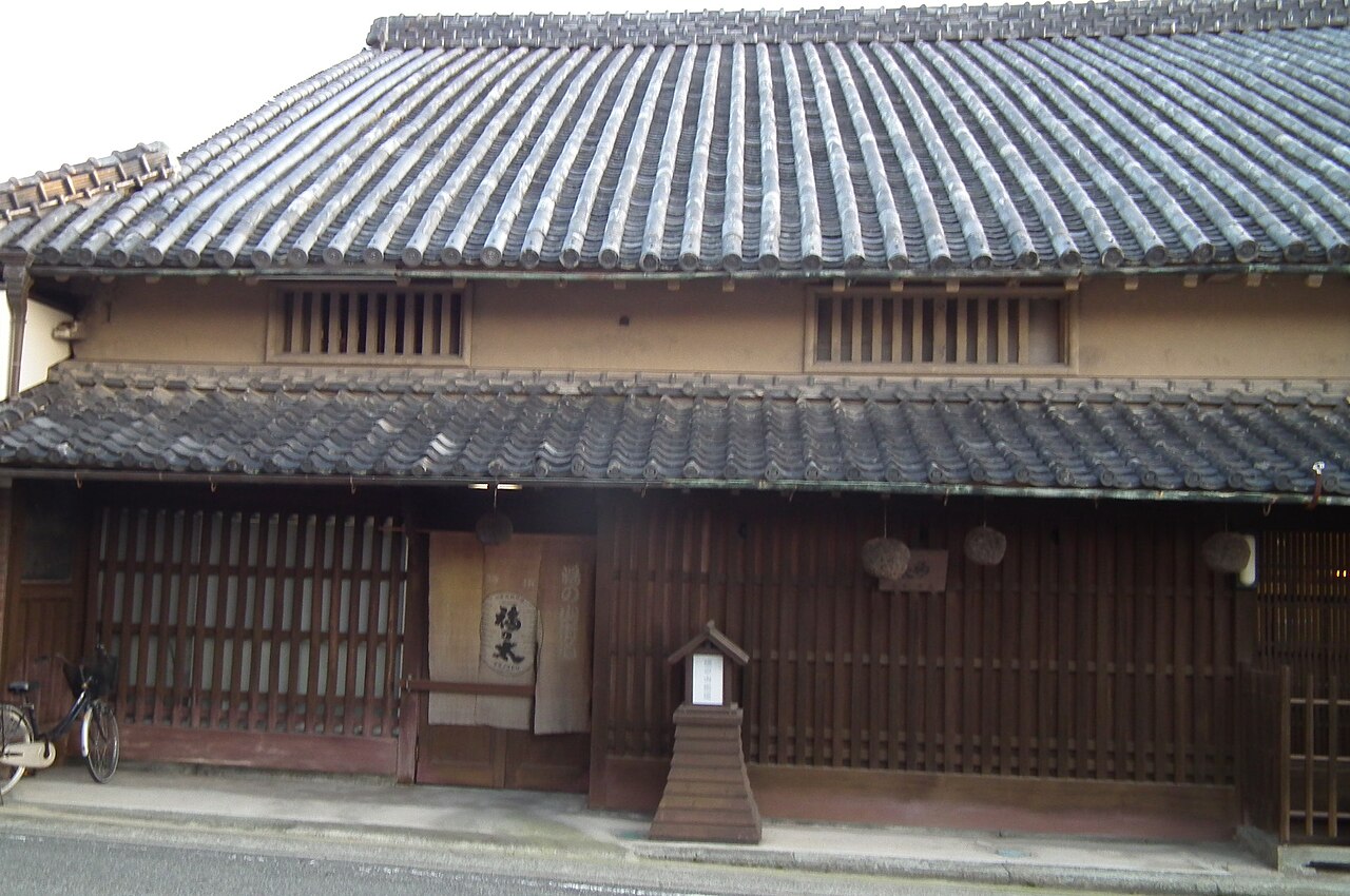 A street in Miki, Hyogo, lined with edge-tool and hardware makers