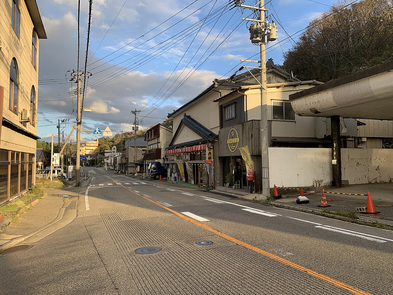 Kamome-dōri Street in Senami Onsen, the seaside hot-spring resort of Murakami