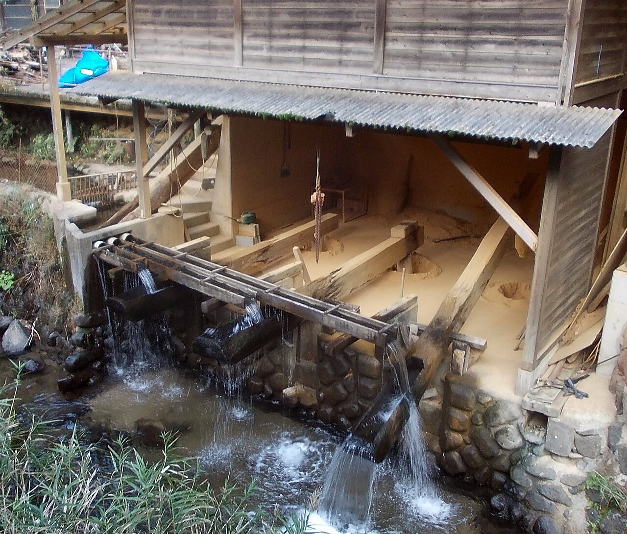 Water-powered karausu clay-crushing hammers at the Onta pottery village of Sarayama in Hita, Oita