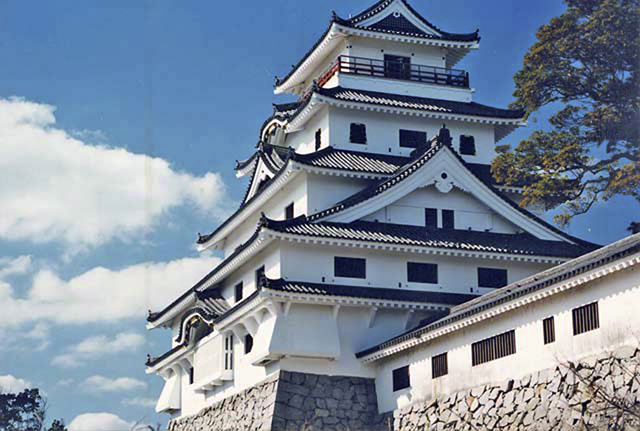 Karatsu Castle overlooking the Hizen coast in northern Saga