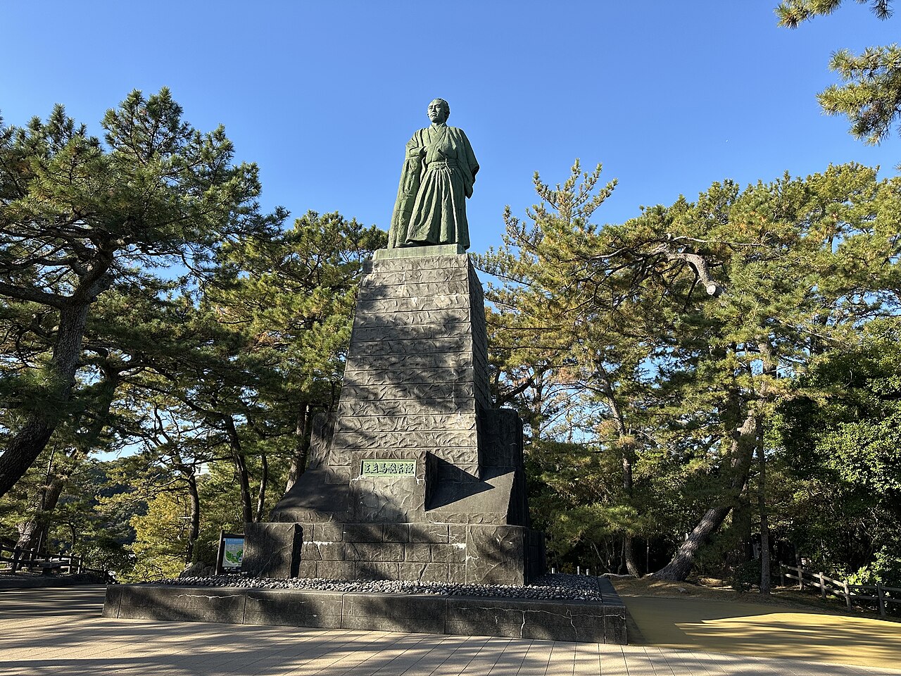 Statue of Tosa native Sakamoto Ryoma overlooking Katsurahama beach in Kochi
