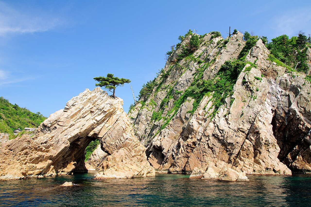 The rugged inlets of the Uradome Coast on the San'in seaboard