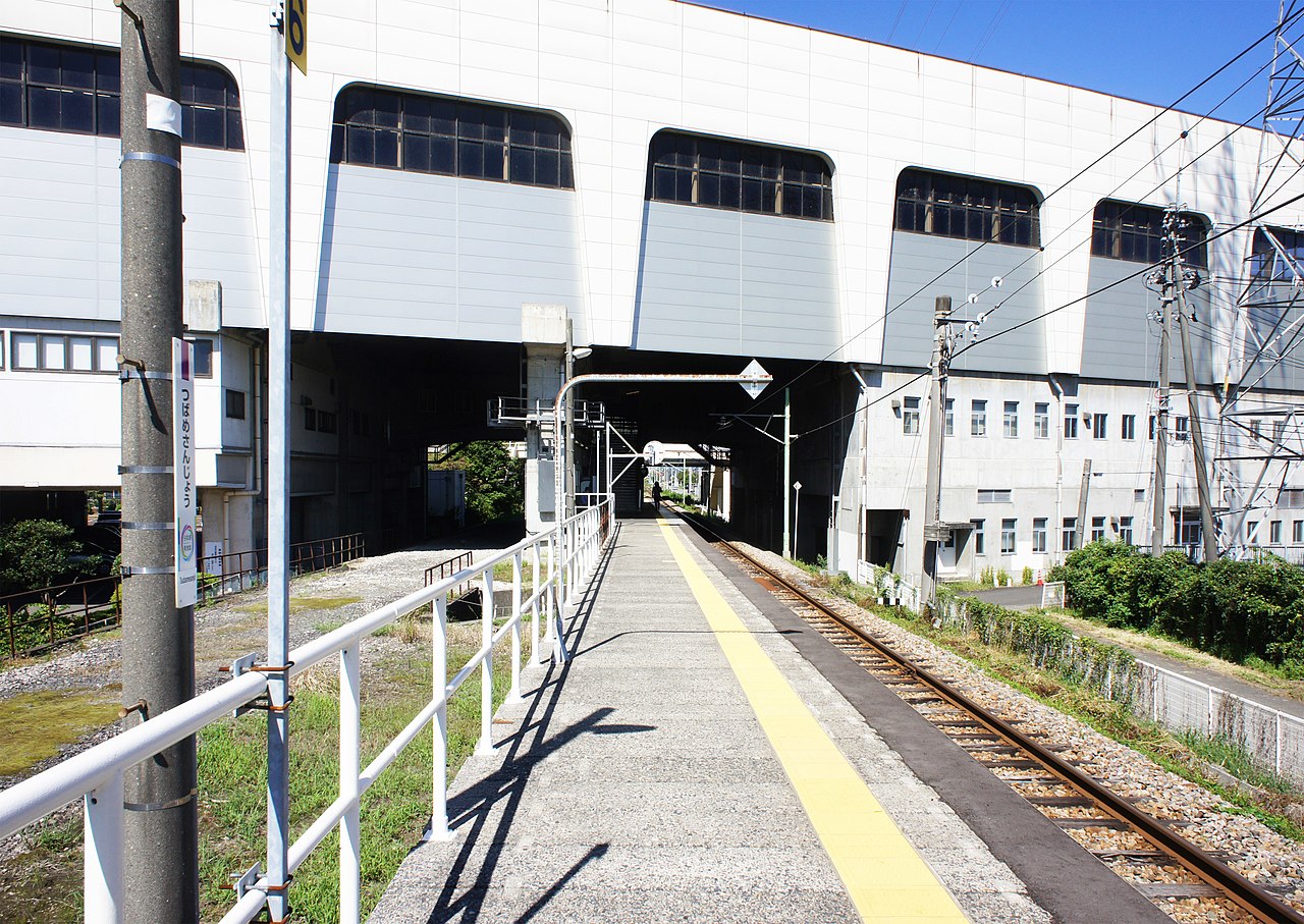 Tsubame-Sanjo station platform on the Jōetsu Shinkansen and Yahiko Line in Niigata