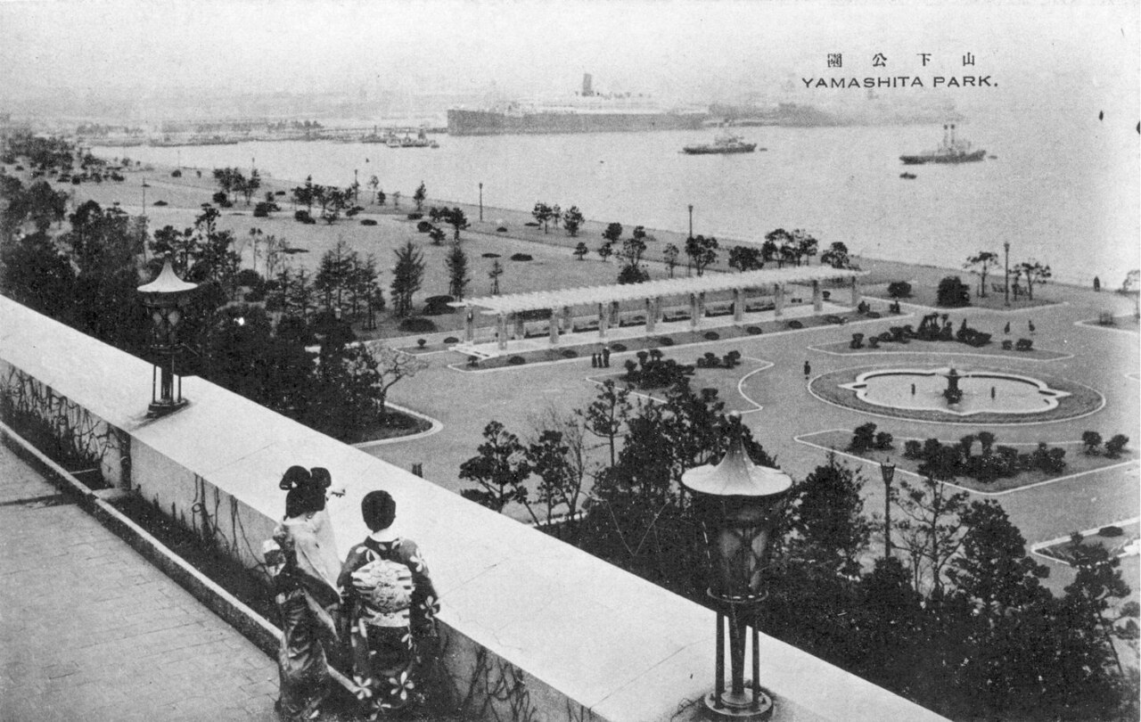 Yamashita Park on the Yokohama waterfront in the 1930s