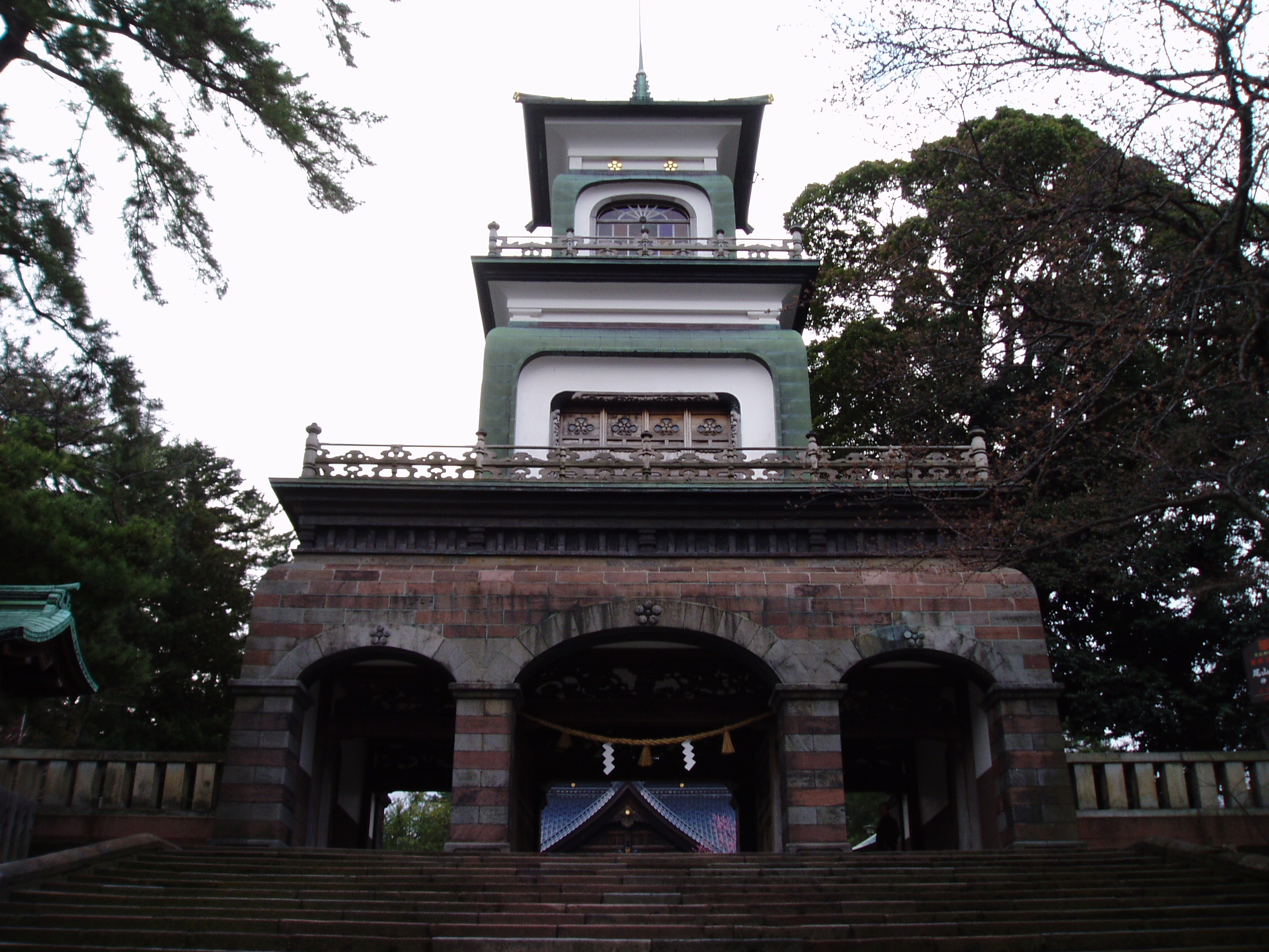 Oyama Shrine gate in Kanazawa, dedicated to Maeda Toshiie